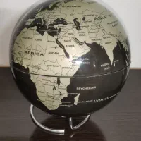 کره زمین با رنگ خاص