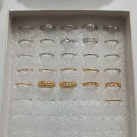 انگشتر و مژه مصنوعی