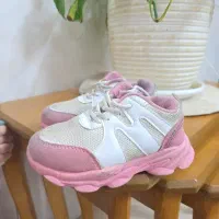 کفش دخترونه در حد نو سایز۲۵قیمت ۵۰۰تومن.