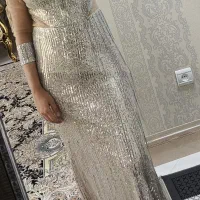 لباس مجلسی|لباس|رباط‌کریم, رباط‌کریم|دیوار