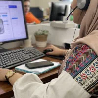 کارشناس پشتیبانی تلفنی
