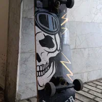 اسکیت برد سالم به همراه زانو بند