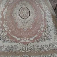 یک تخته فرش دوازده متری تمیز و سالم در حد نو