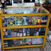 ویترین پیشخوان چهار طبقه همراه با شیشه