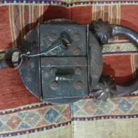 قفل فولادی بزرگ سالم وبی نظیر