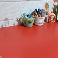 میز تحریر تمیز خوش رنگ