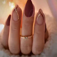 نیازمند ناخن کار