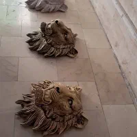 مجسمه دیوارکوب
