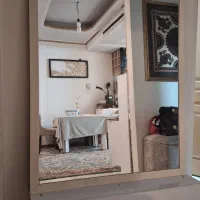 آینه و کنسول سفید