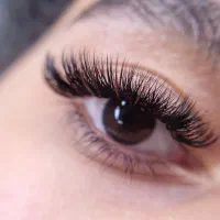 آموزش و انجام خدمات اکستنشن مژه