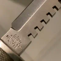 چاقو شکاری هربرتز ودکمه های نظامی ولاله ودستمال|کلکسیون اشیاء عتیقه|تهران, آجودانیه|دیوار