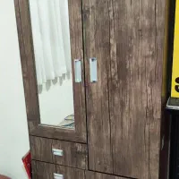 کمد ایستاده