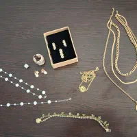 گردنبند، گوشواره، انگشتر