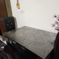 میز غذاخوری تمیز و سالم