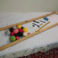کارگاه شال گردن بافی دستی با لوازم مربوطه