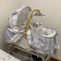 تخت کنار مادر