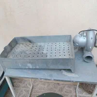 میز فلزی..صندلی.منقل کباب به همراه فن برقی