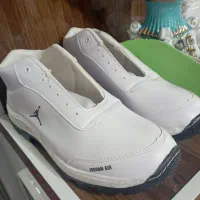 کفش نو|کیف، کفش، کمربند|شوط, |دیوار