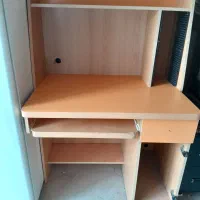 میز کامپیوتر در حد نو