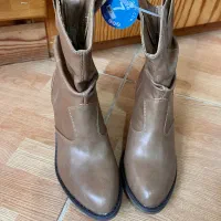 نیم‌چکمه|کیف، کفش، کمربند|رشت, لاکان شهر|دیوار