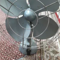 یک عدد پنکه قدیمی سالم