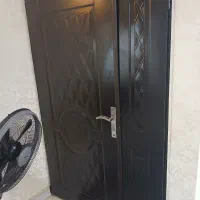 درب ورودی درحدنو بدونه قفل ودستگیر