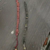 تسبیح قدیمی دارم اصل.تسبیح حقیق دارم مدل یشم سبز