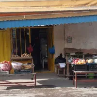 مغازه با وسایل داخل