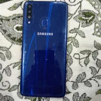 گوشی سالم کارتن شارژر همچی داره به شرط میدم