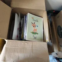تعدادی کتاب و دفتر