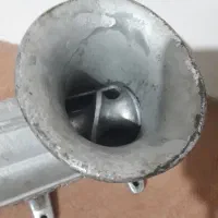 چرخ گوشت قدیمی دستی بزرگ شماره 22 صنعتی چکسلواکی|کلکسیون اشیاء عتیقه|مشهد, عامل|دیوار