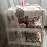 میز تعویض کودک.  شخصی ساز تمام چوب