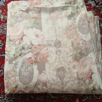 پارچه ملافه و یک جفت رو متکا