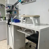 میز ناخن و اینه قدی و استند لاک