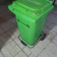 سطل آشغال بزرگ چرخدار تمیز و نو