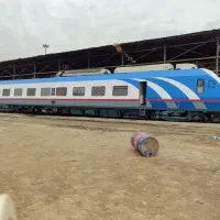 نقاش خودرو  و وردست نقاش در راه‌آهن