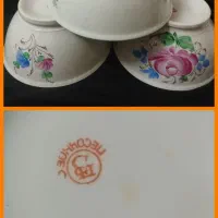 یک سری ظروف قدیمی عتیقه و قدیمی هستد