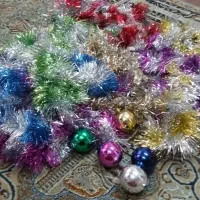 آوریز های رنگی با توپ و ستاره برای جشن تولد