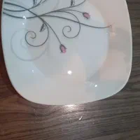 سه دست بشقاب ویه عدد میز تلویزیون بفروش می رسد