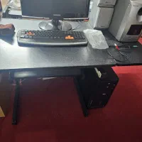 مانیتور سامسونگ .میز کامپیوتر.اسپیکر