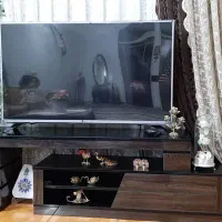 پرده سلطنتی بسیار شیک و میز تلویزیون در حد نو|پرده، رانر، رومیزی|بروجرد, |دیوار