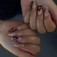 مدل جهت خدمات کاشت ، ترمیم ، طراحی ناخن ژورنالی|خدمات آرایشگری و زیبایی|تهران, جنت‌آباد مرکزی|دیوار