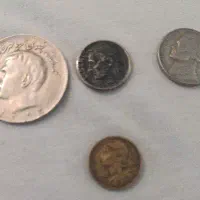 چند سکه قدیمی نقره