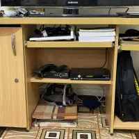 میز تحریر و کامپیوتر