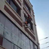 راپل کار با طناب بدون داربست اسپایدر پیچ و رولپلاک|خدمات پیشه و مهارت|پاکدشت, پاکدشت (مامازند)|دیوار