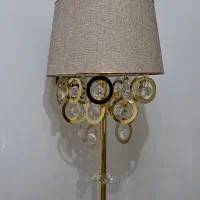 آباژور ایستاده