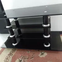 جاکفشی و میز تلویزیون