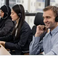 کارشناس فروش خانم واقا