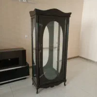 ویترین پایه دار