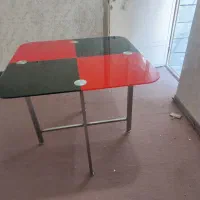 میز ناهارخوری و رستورانی